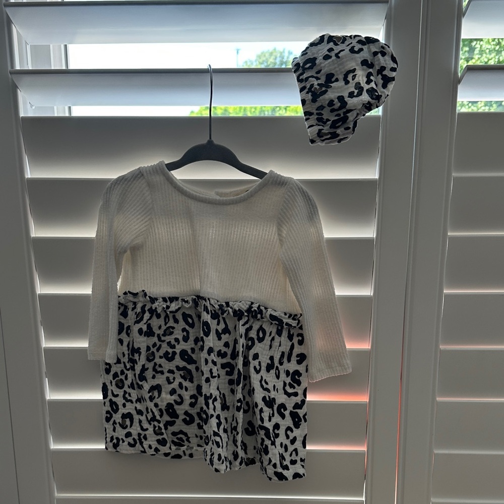 Jessica Simpson White and Black Leopard Long Sleeve Top